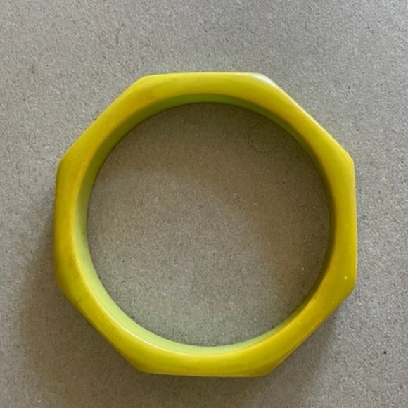 Bakelite Lime Green Hexagonal Bangle Bracelet Hints of Yellow Marbling 1/2 inch - Picture 6 of 10